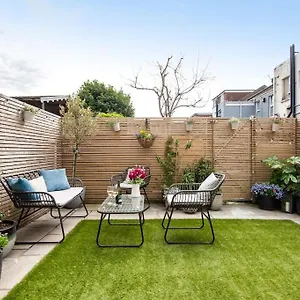 newly-renovated-victorian-house-with-free-parking.brighton-hotels-england.com/